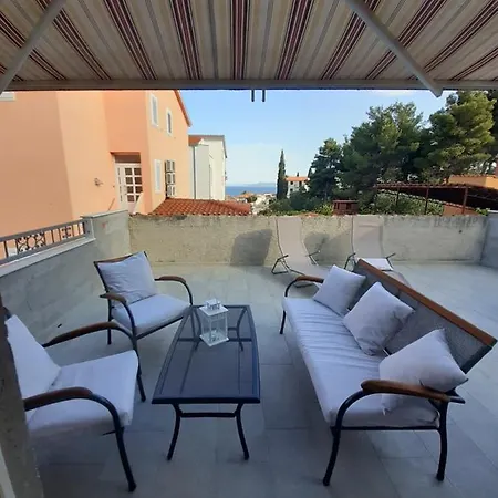 Apartment Lucky With Jacuzzi Trogir
