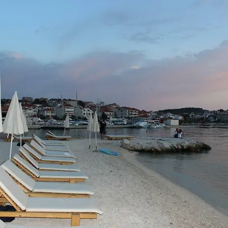 Lucky With Jacuzzi Apartamento Trogir