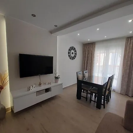 Apartment Lucky With Jacuzzi Trogir