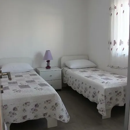 Lucky With Jacuzzi Τρογκίρ
