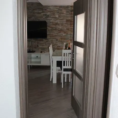 Lucky With Jacuzzi * Τρογκίρ