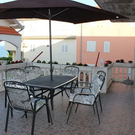 Apartment Lucky With Jacuzzi Trogir