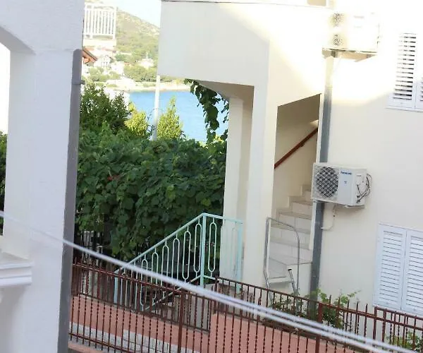 Apartmán Lucky With Jacuzzi *