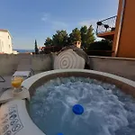 Lucky With Jacuzzi * Trogir
