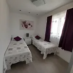 Lucky With Jacuzzi Apartament