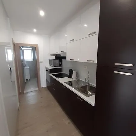Lucky With Jacuzzi Apartman *