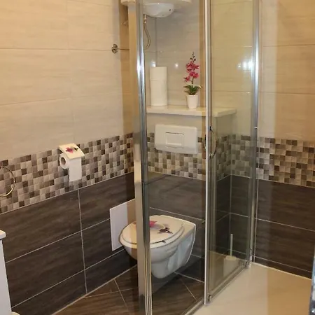 Lucky With Jacuzzi Apartman *